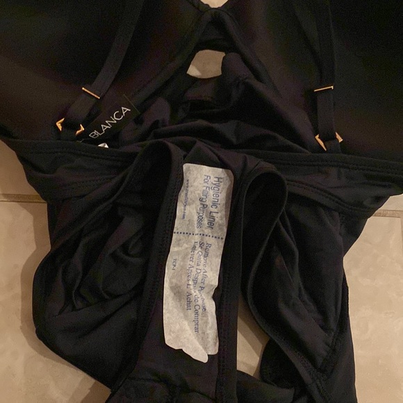 La Blanca island twist keyhole bathing suit - Picture 7 of 8